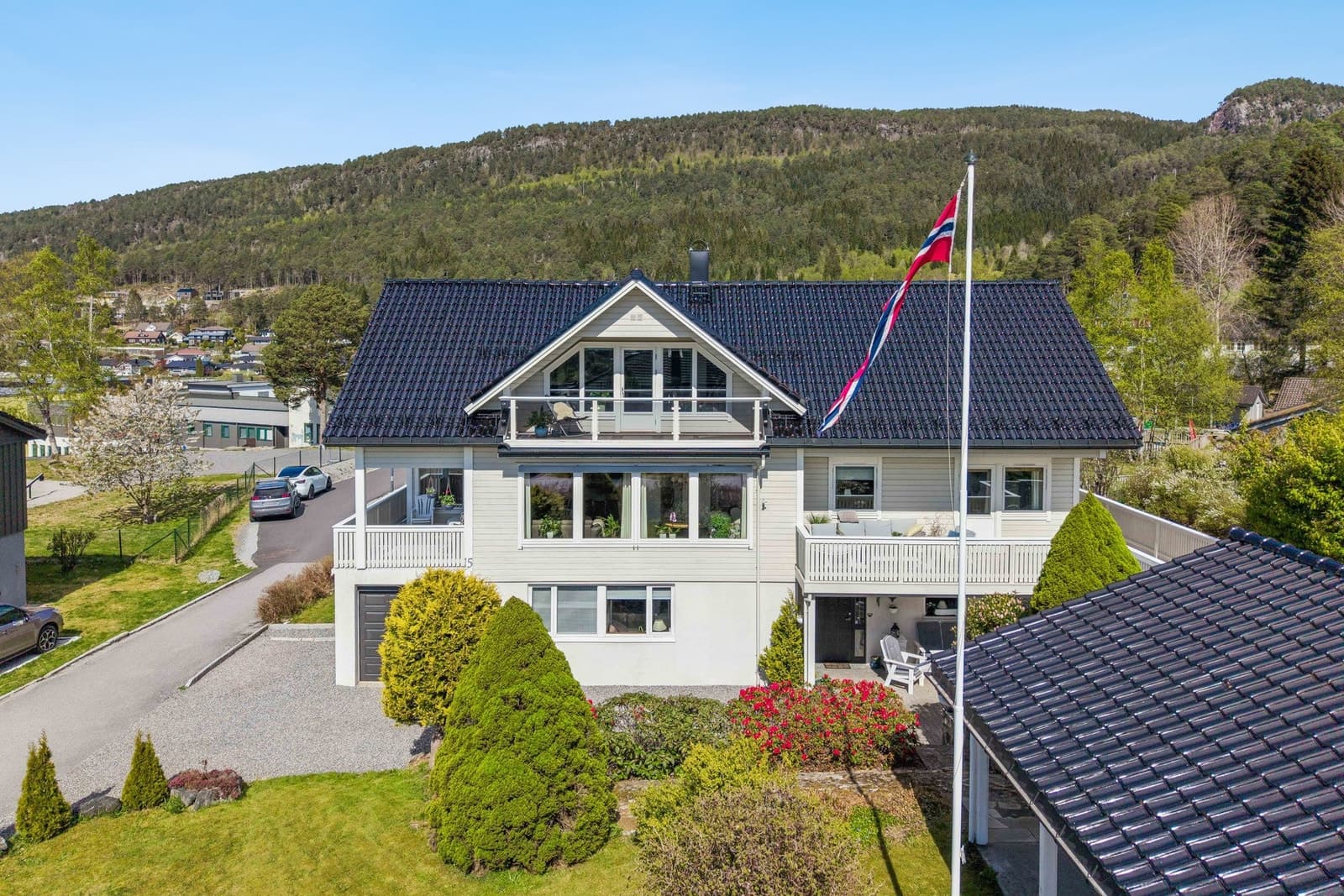 Øvre Hatleholen 15, 6012 Ålesund - Bilde 1
