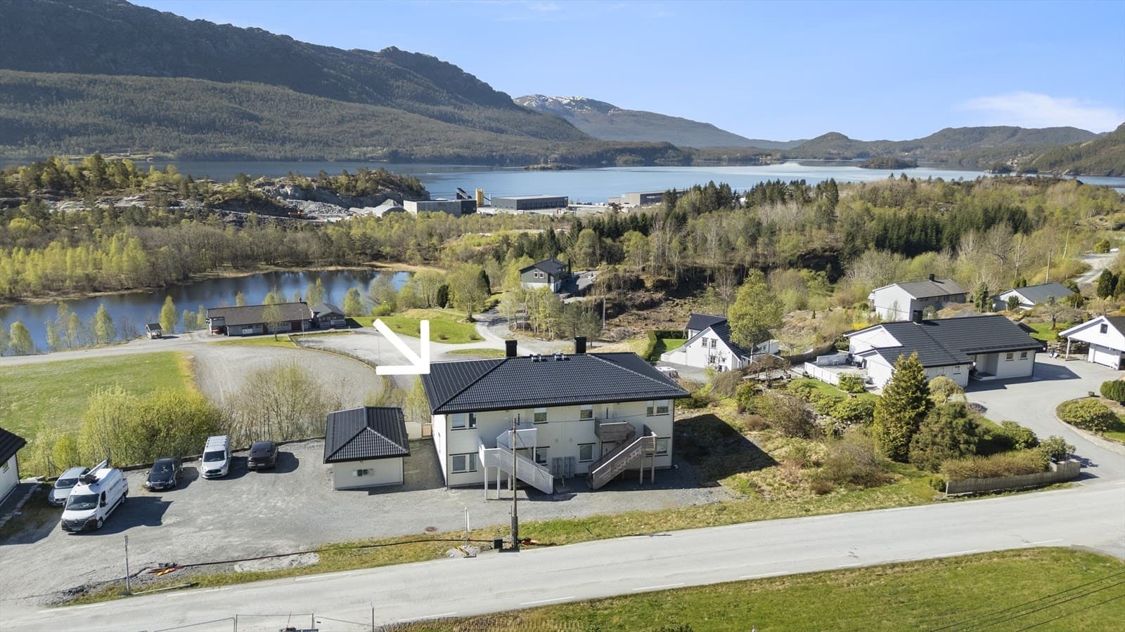 Hovlandsvegen 28C, 6940 Eikefjord - Bilde 1